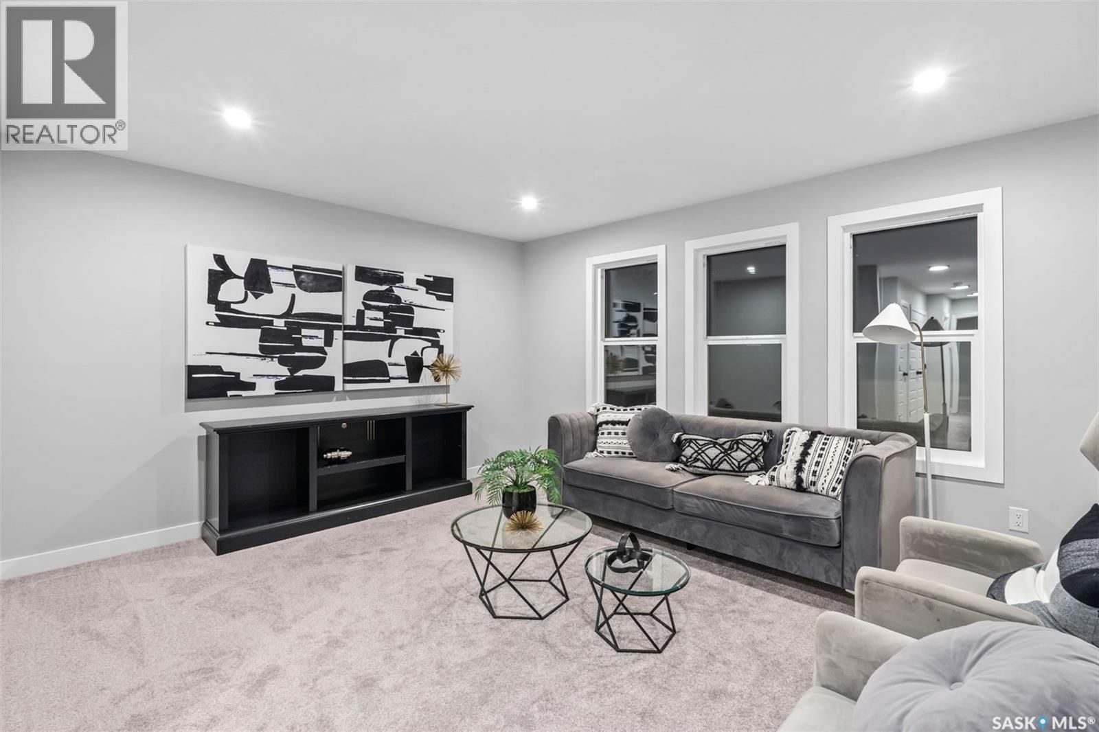 503 TRAEGER MANOR Image 14