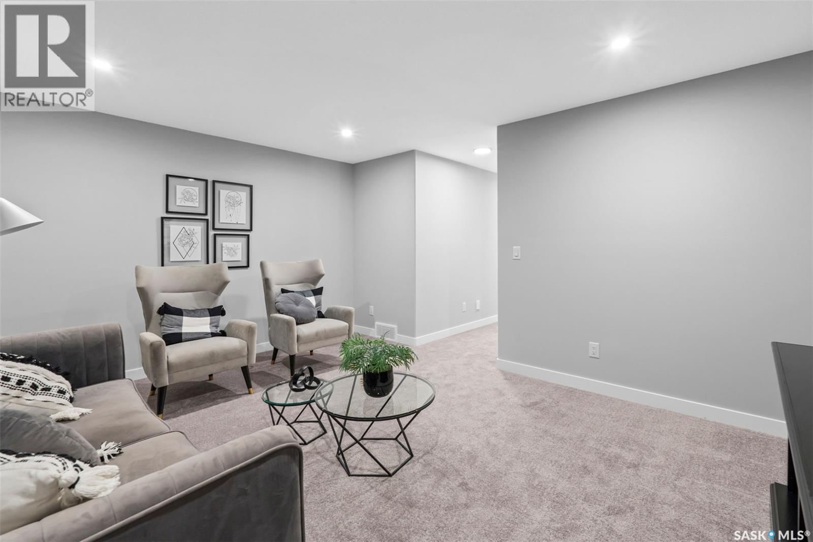 503 TRAEGER MANOR Image 15