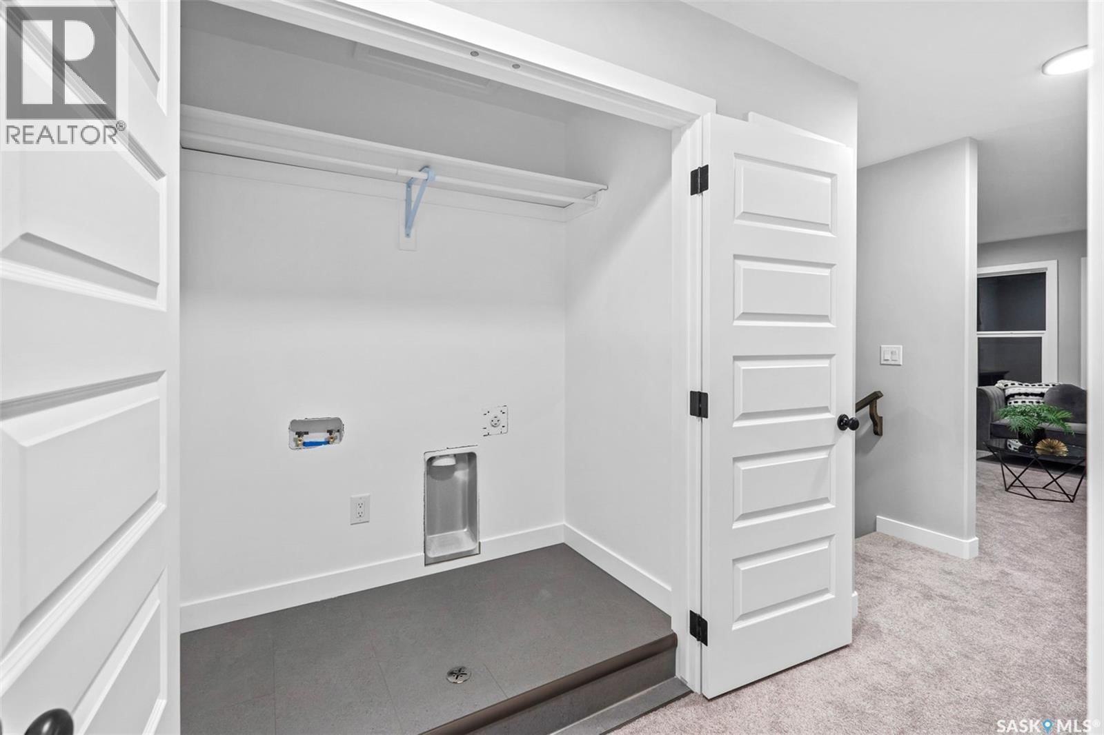 503 TRAEGER MANOR Image 16