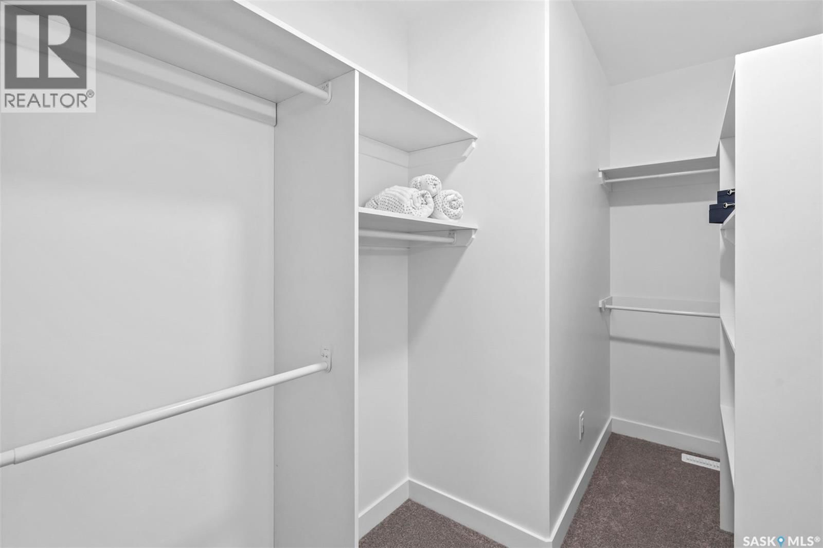 503 TRAEGER MANOR Image 19