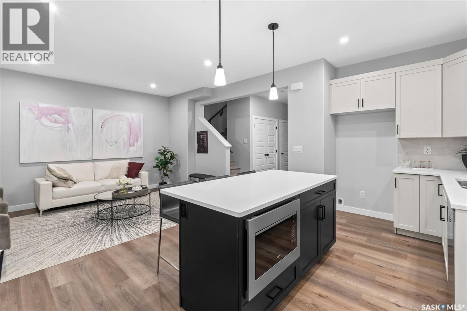 503 TRAEGER MANOR Image 2