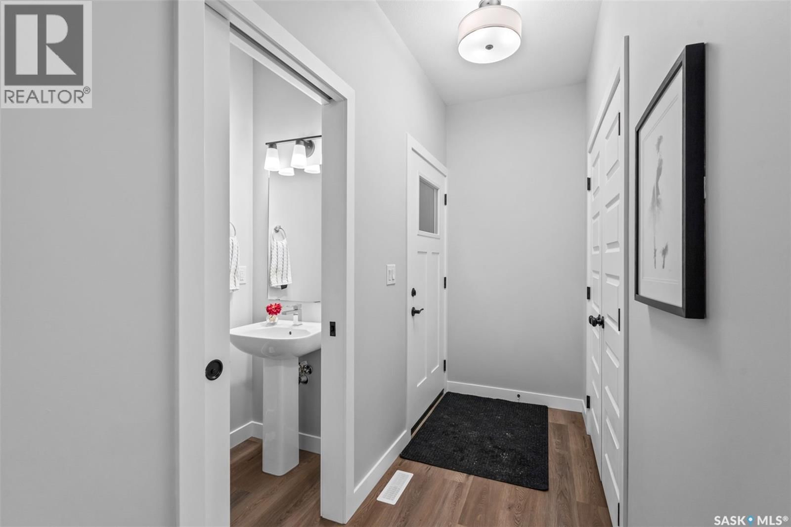 503 TRAEGER MANOR Image 25