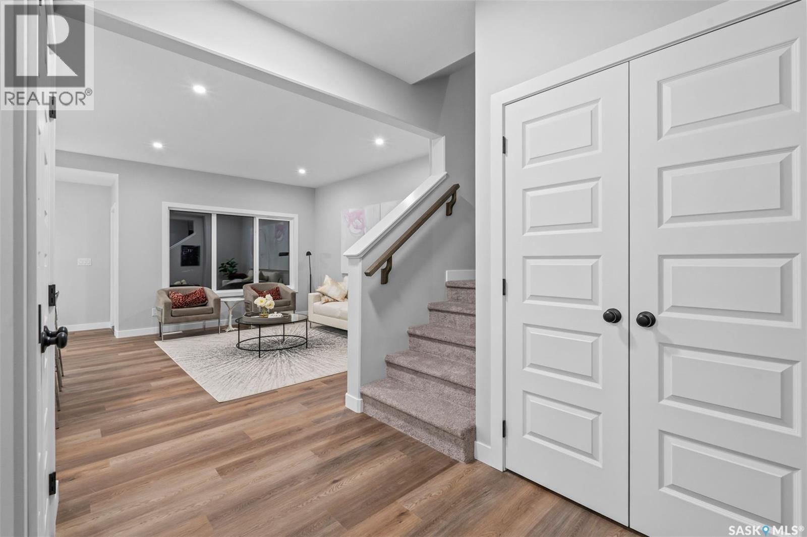 503 TRAEGER MANOR Image 3