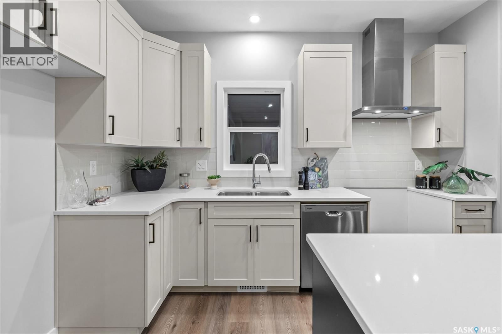 503 TRAEGER MANOR Image 4