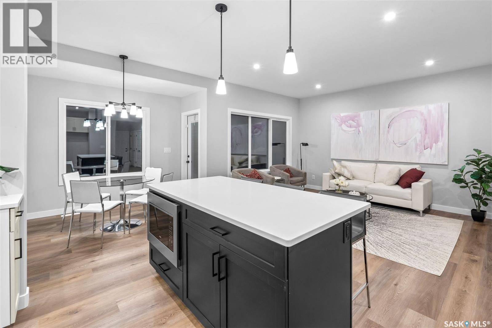 503 TRAEGER MANOR Image 6