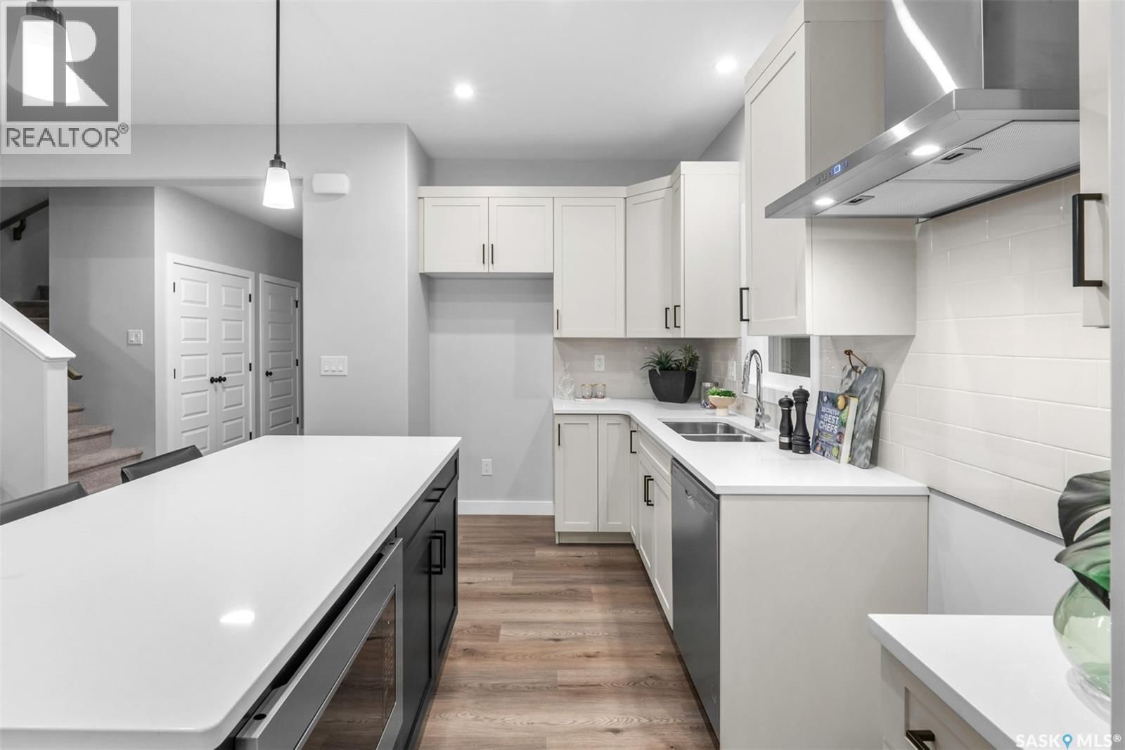 503 TRAEGER MANOR Image 7