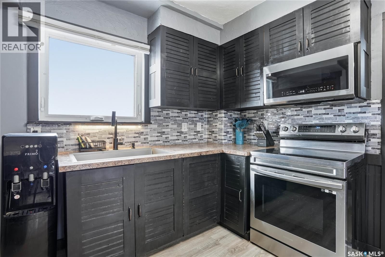 211 MARTIN STREET Image 13