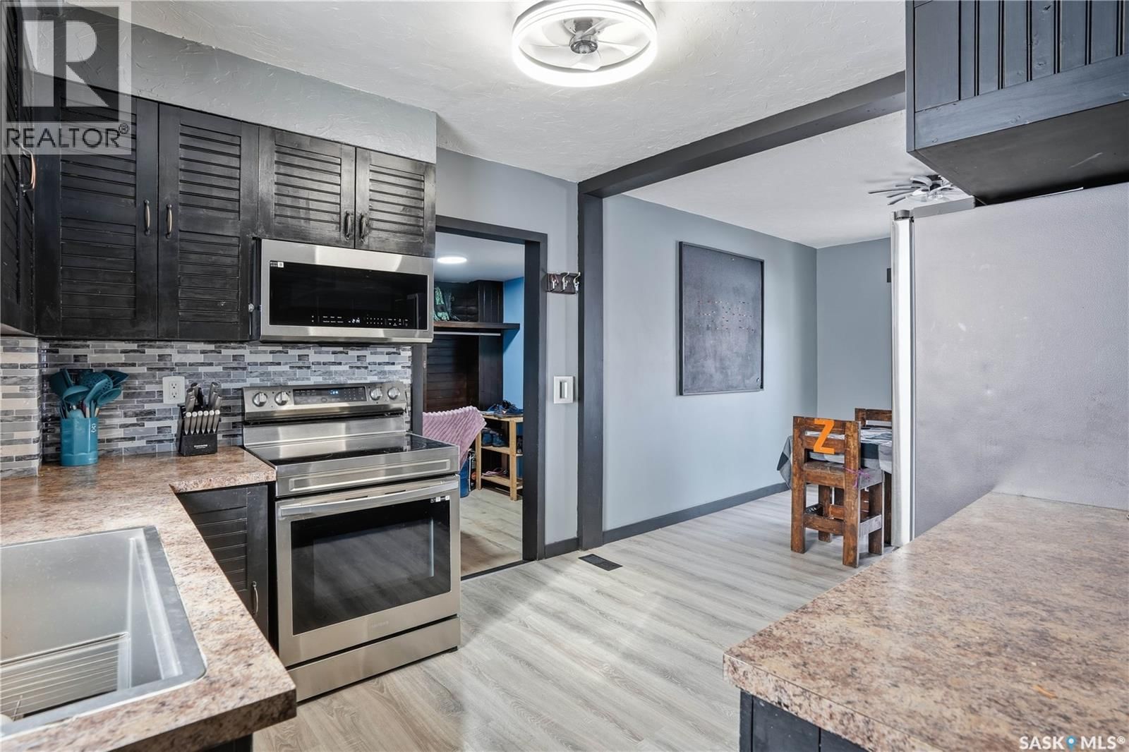 211 MARTIN STREET Image 14