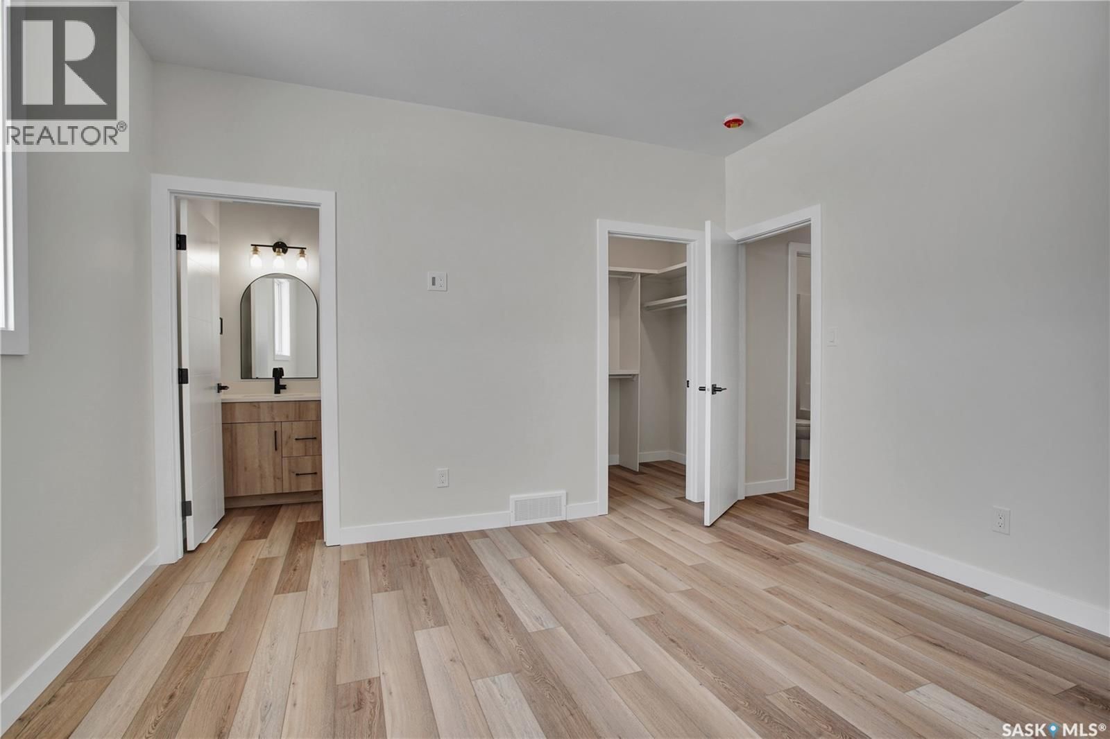 220 VETERANS DRIVE Image 15