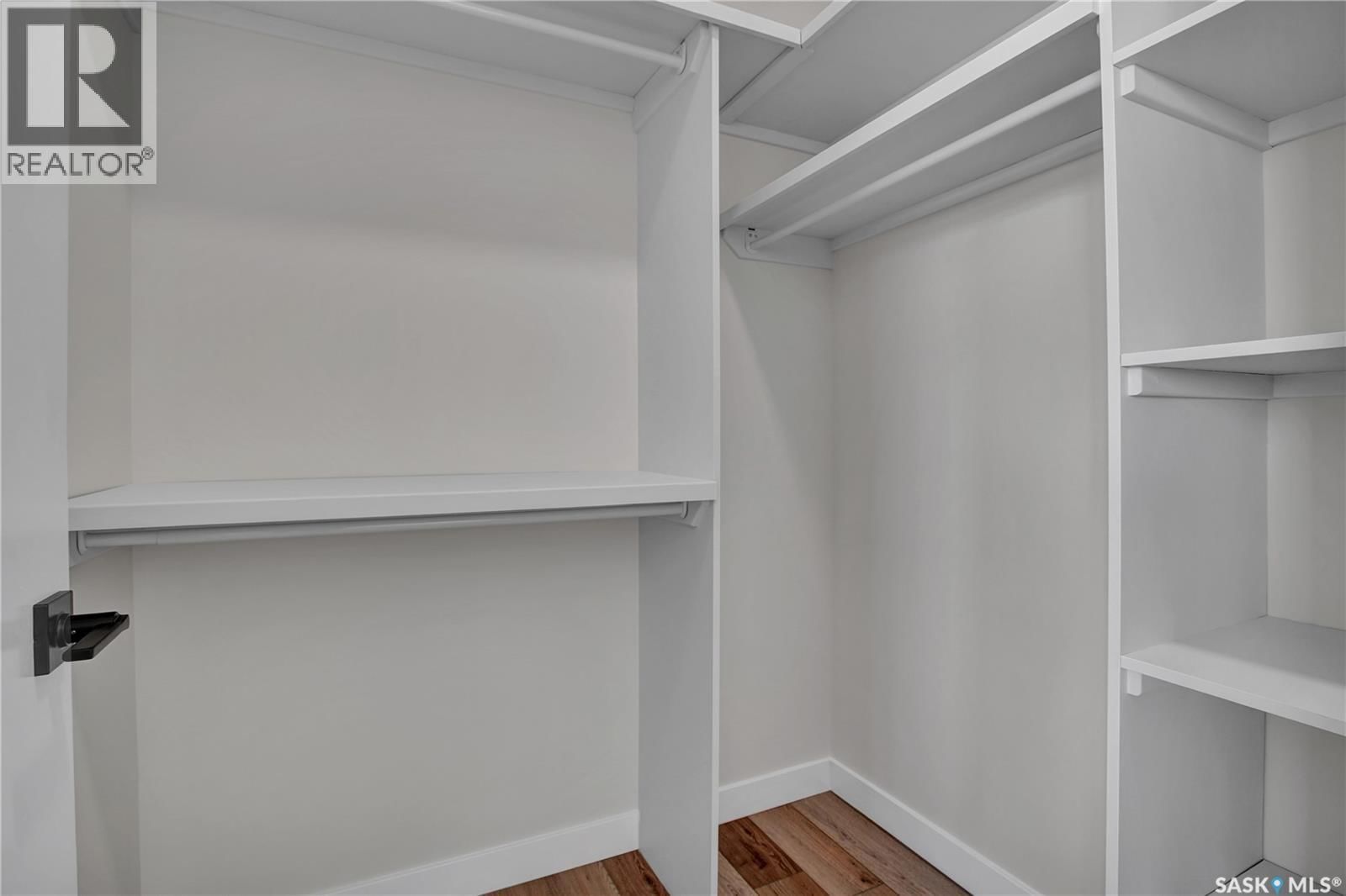 220 VETERANS DRIVE Image 16