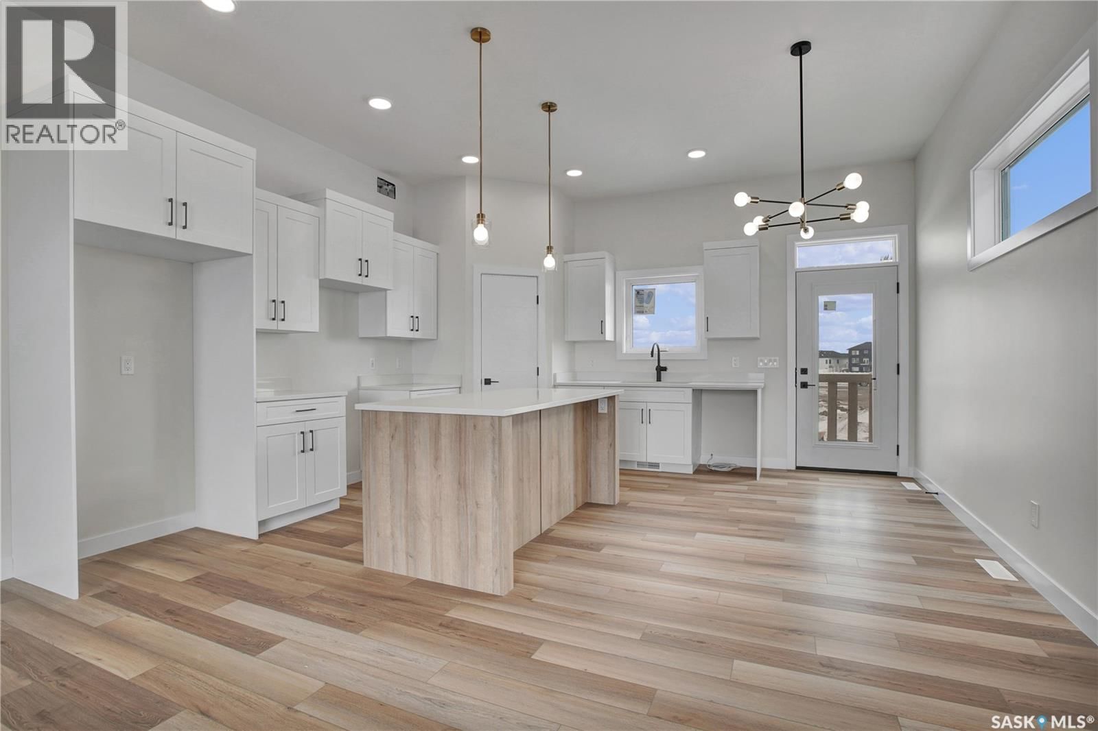 220 VETERANS DRIVE Image 4