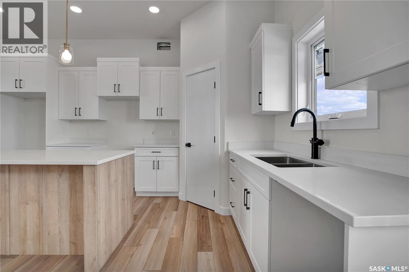 220 VETERANS DRIVE Image 6