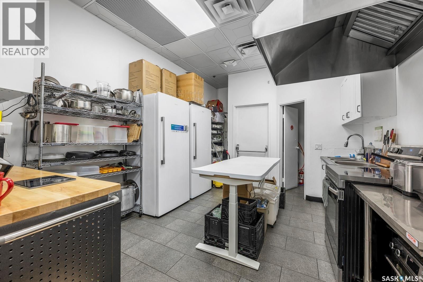 38 2223 VICTORIA AVENUE Image 4