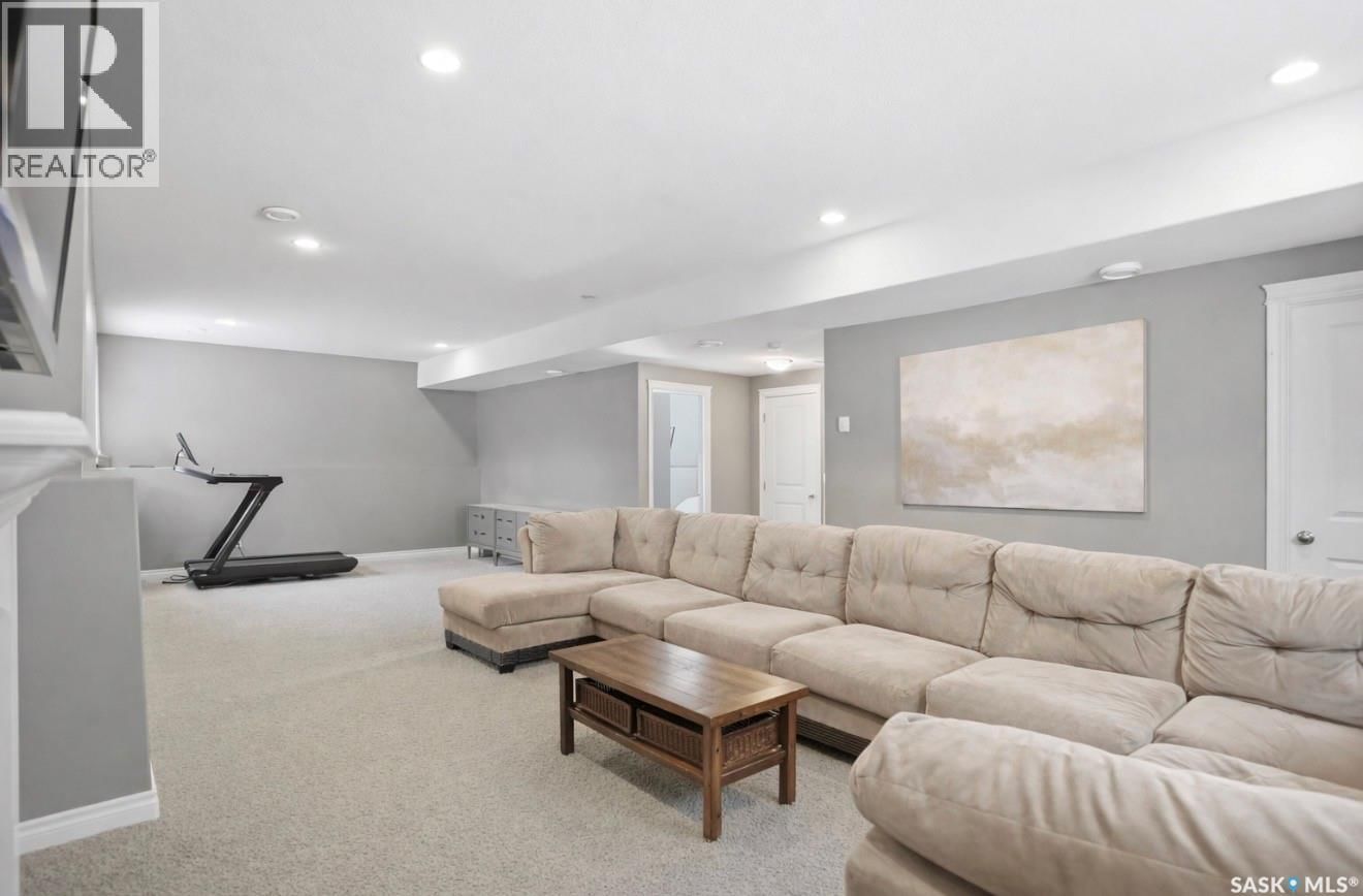 271 WHALLEY CRESCENT Image 34