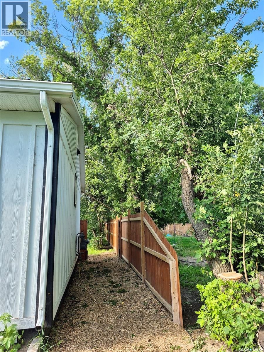 217 L AVENUE Image 11