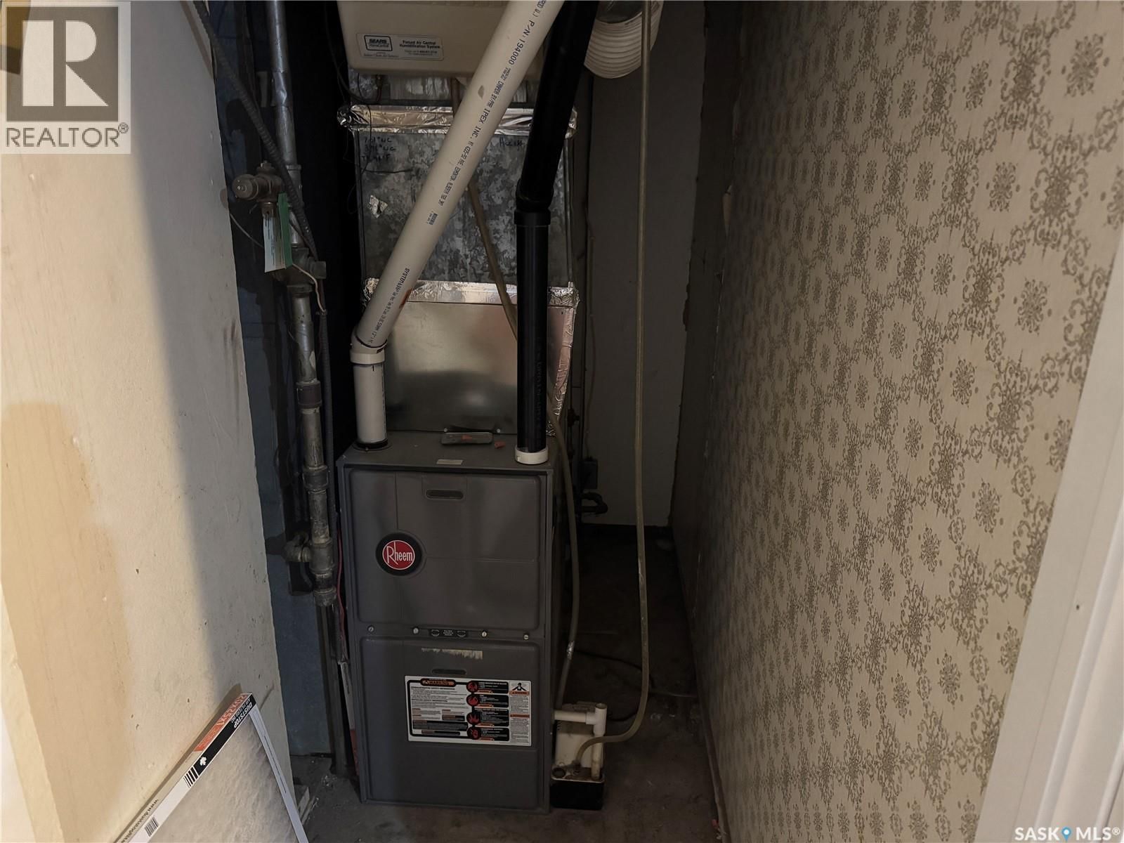 1318 B AVENUE Image 31