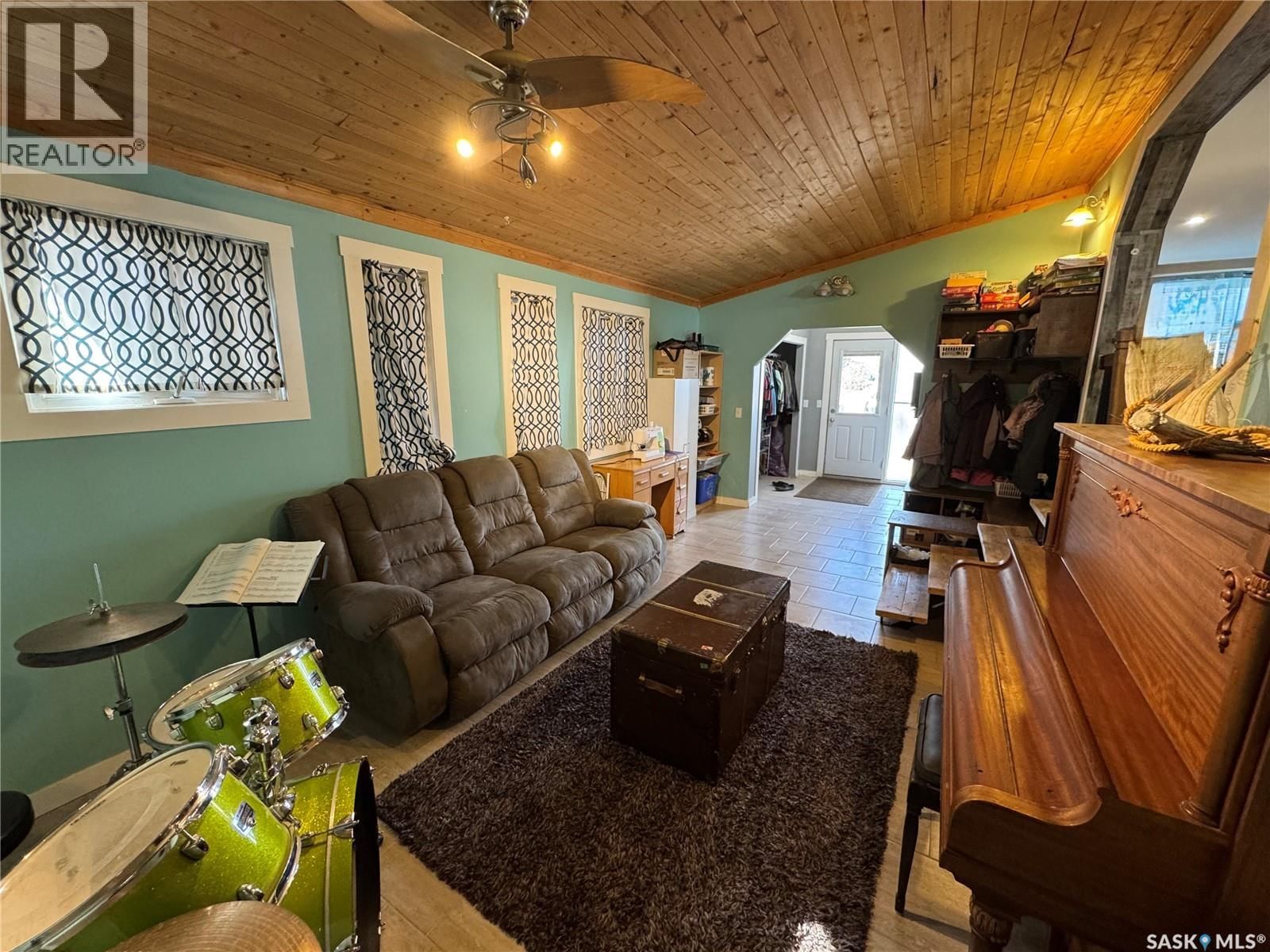 1 SASKATCHEWAN AVENUE Image 4