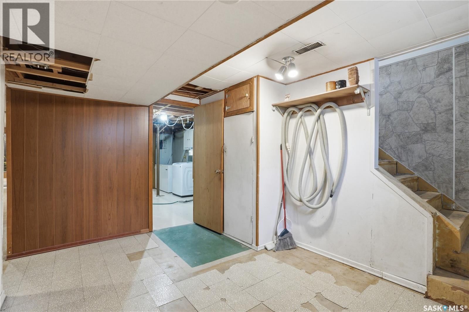 2 LING STREET Image 34