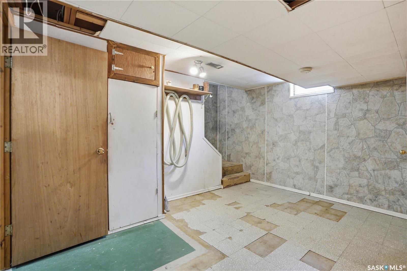 2 LING STREET Image 35