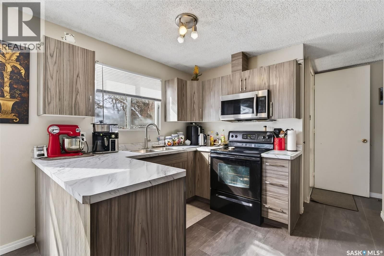 555 32ND STREET Image 10