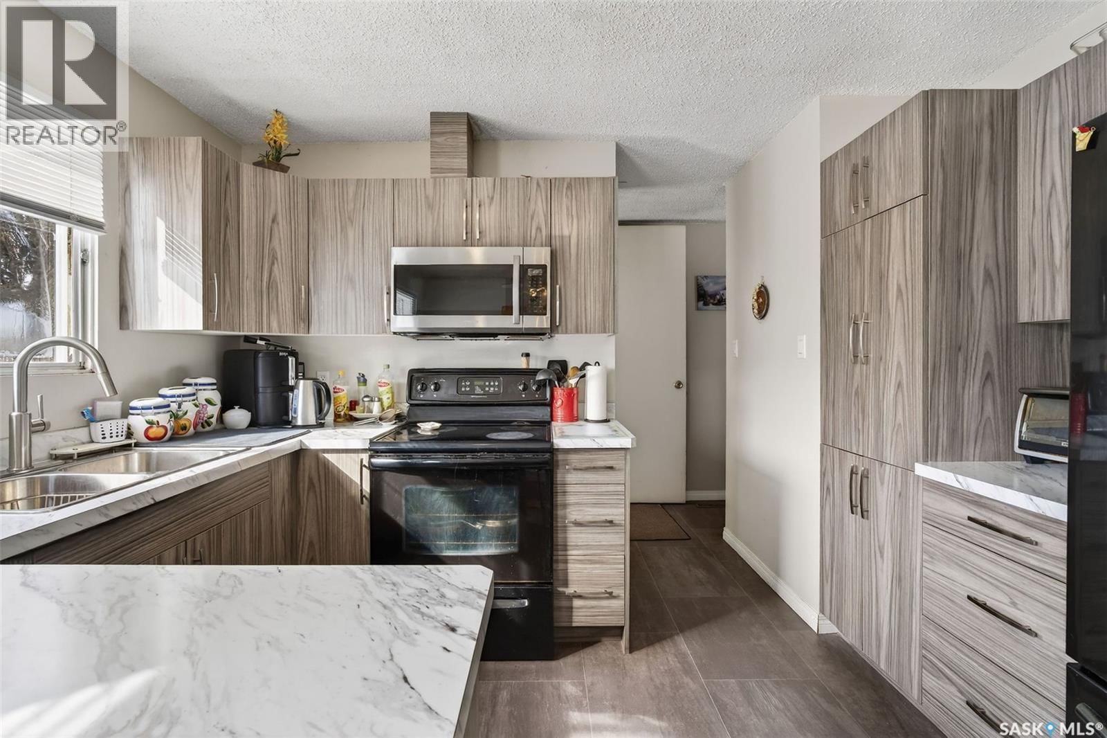 555 32ND STREET Image 11