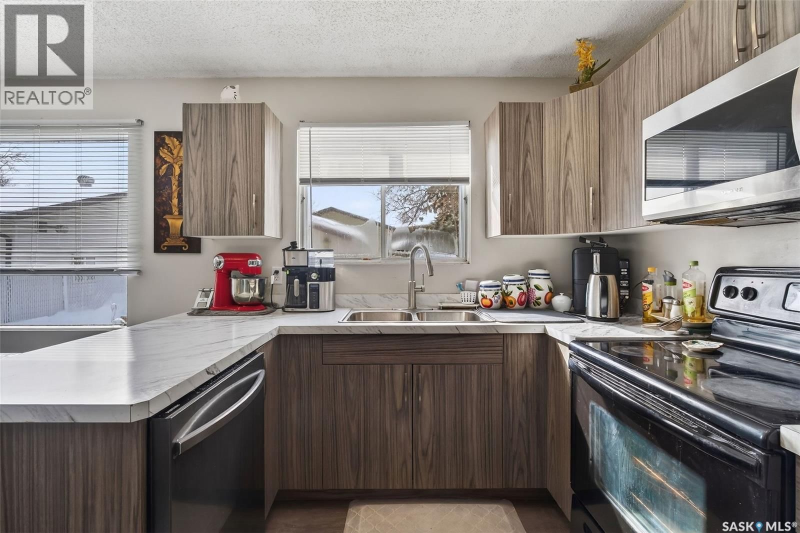 555 32ND STREET Image 13