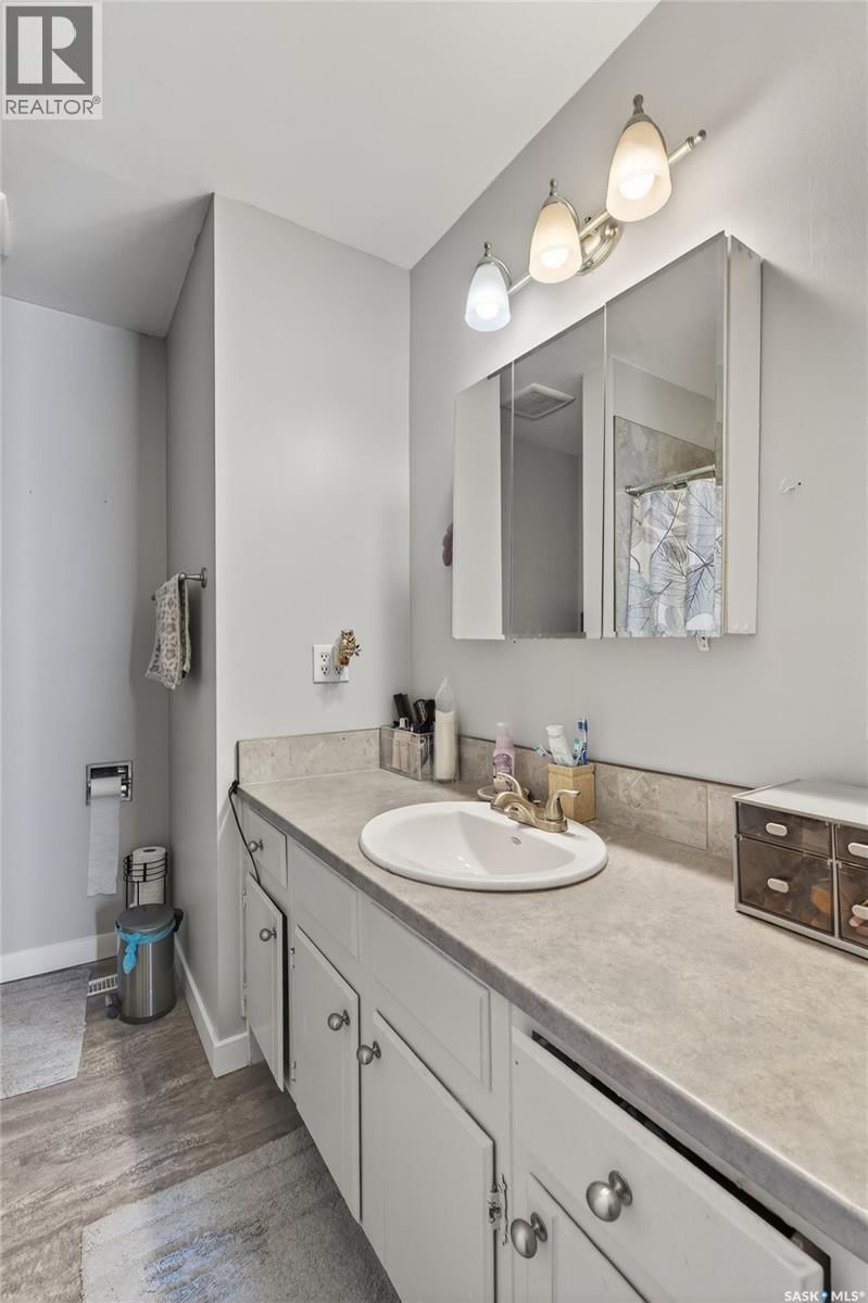 555 32ND STREET Image 21