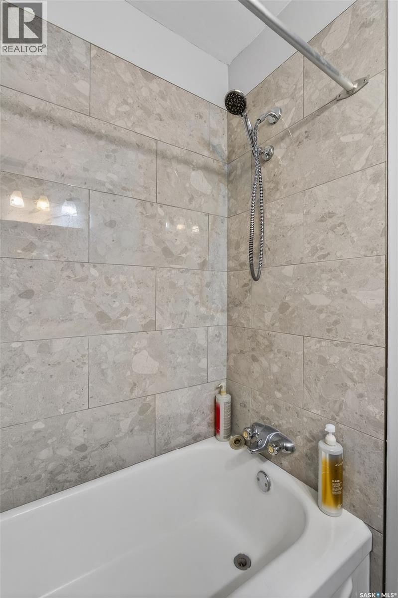 555 32ND STREET Image 22