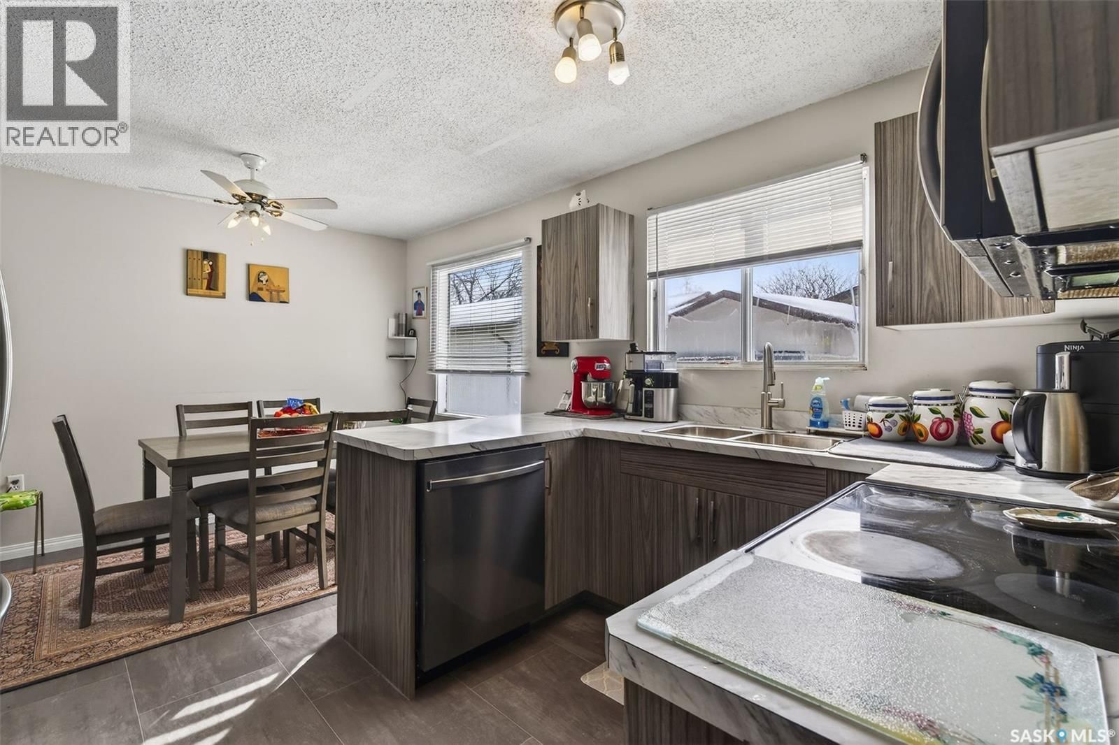 555 32ND STREET Image 9