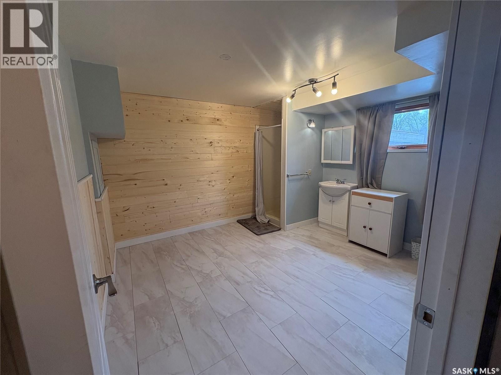 643 3RD STREET Image 11