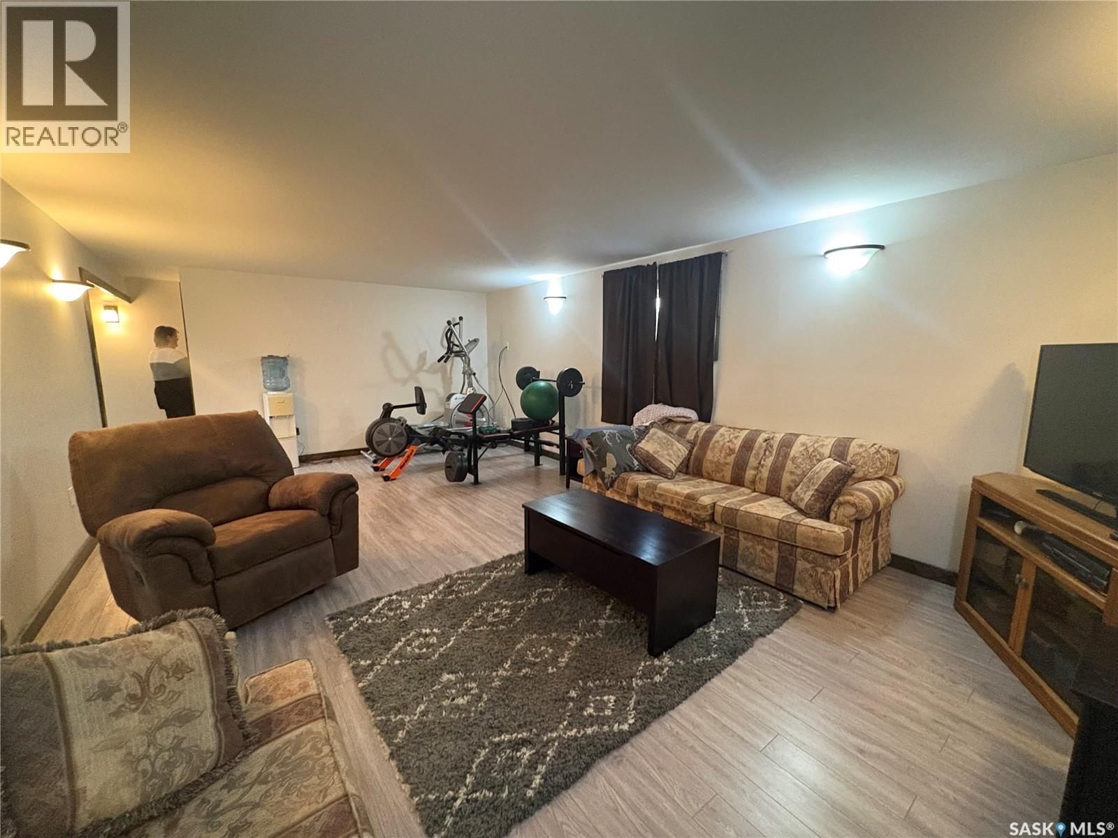 643 3RD STREET Image 15