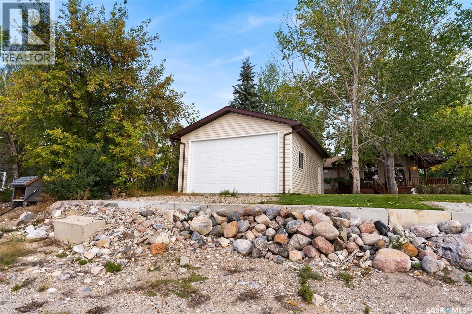 193 & 194 GORDON DRIVE Image 17