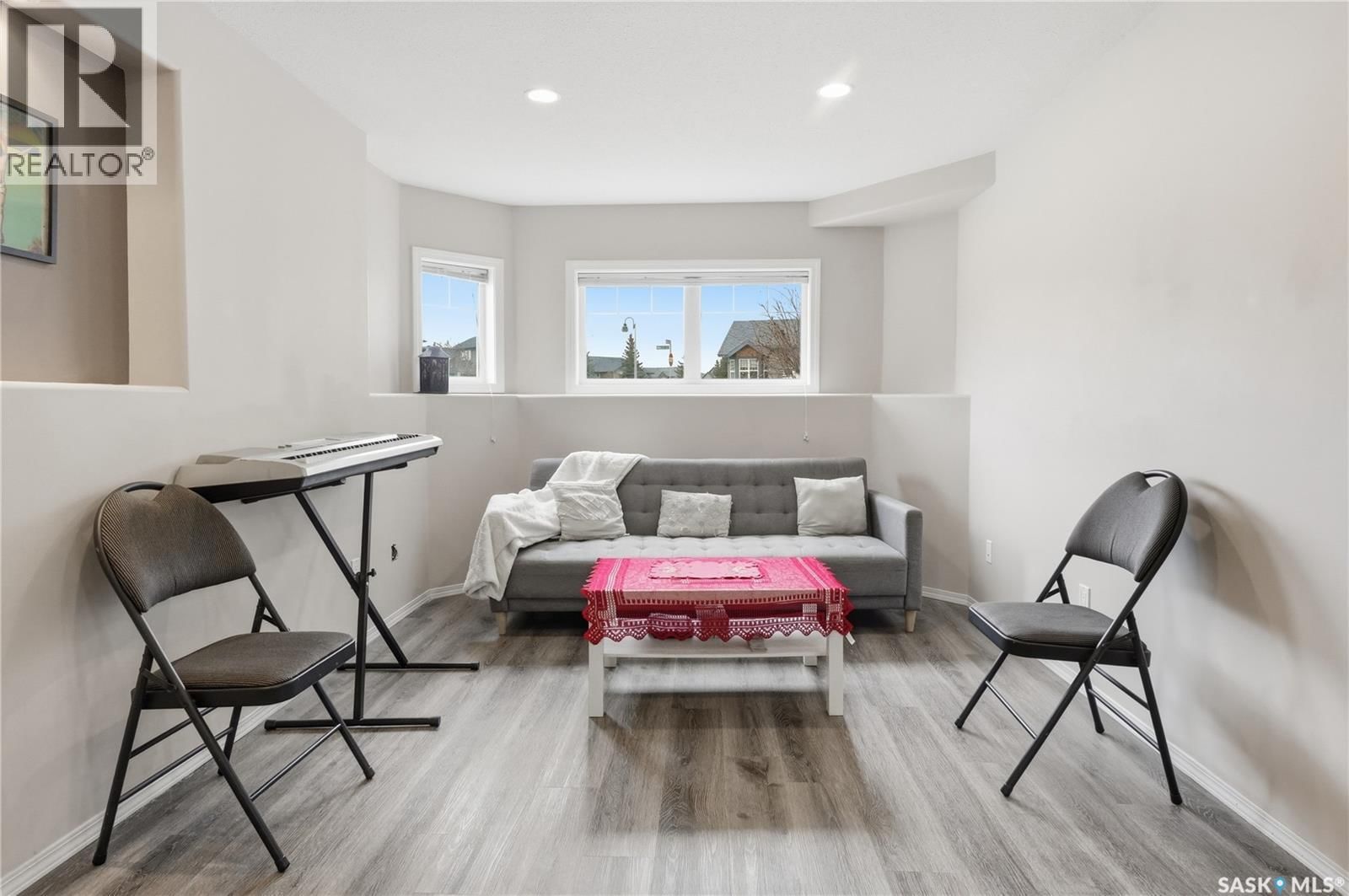 102 WHALLEY CRESCENT Image 22