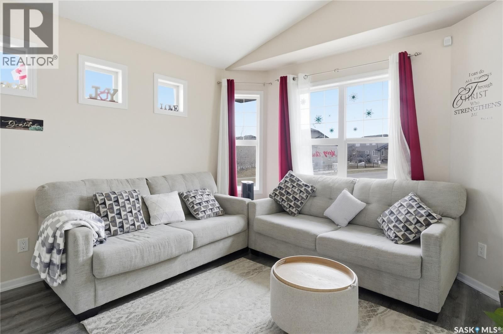 102 WHALLEY CRESCENT Image 4