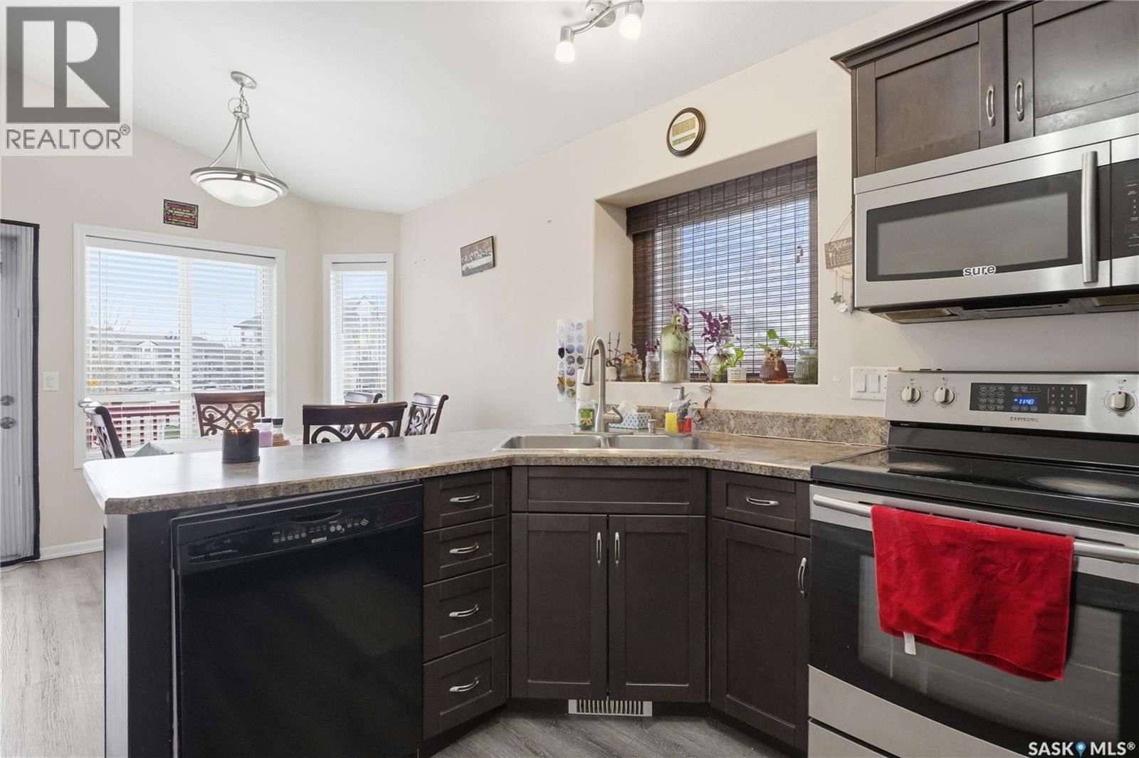 102 WHALLEY CRESCENT Image 7