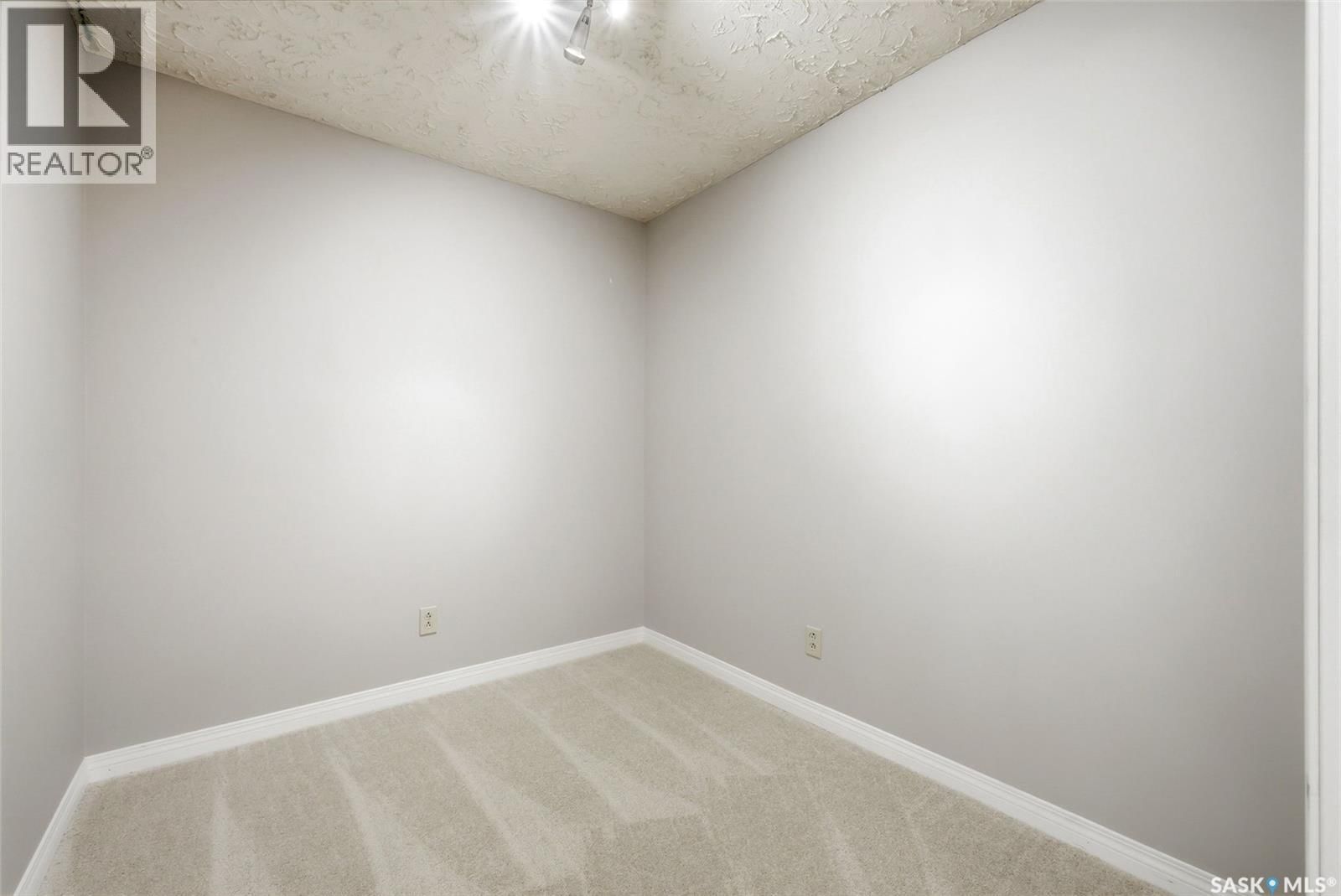 2102 CUNNING CRESCENT Image 28