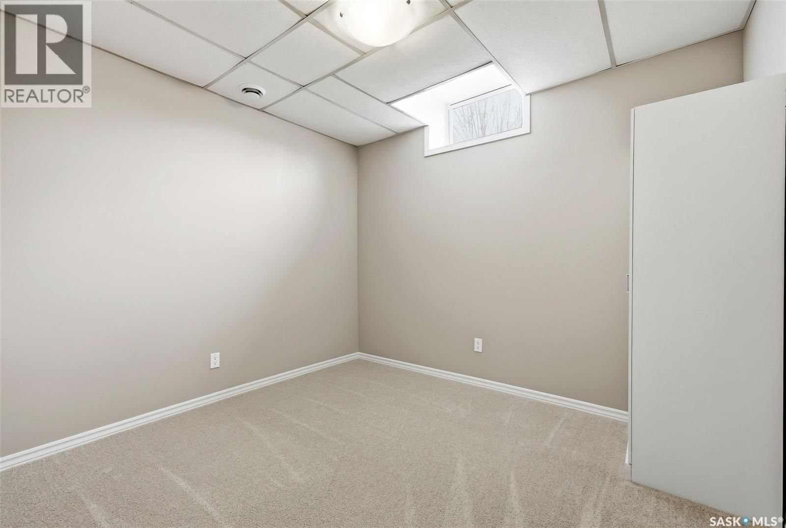 2102 CUNNING CRESCENT Image 32