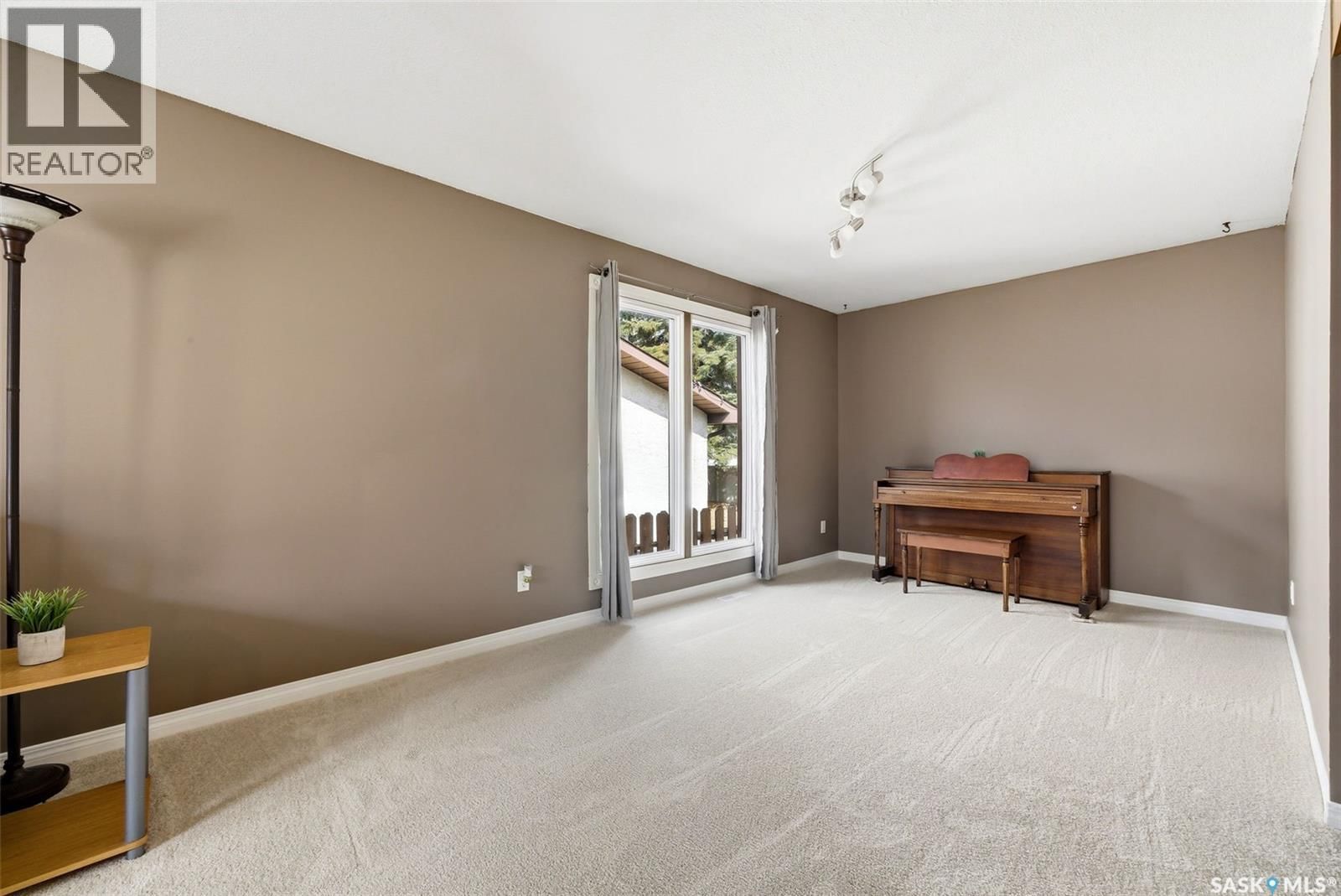 2102 CUNNING CRESCENT Image 6