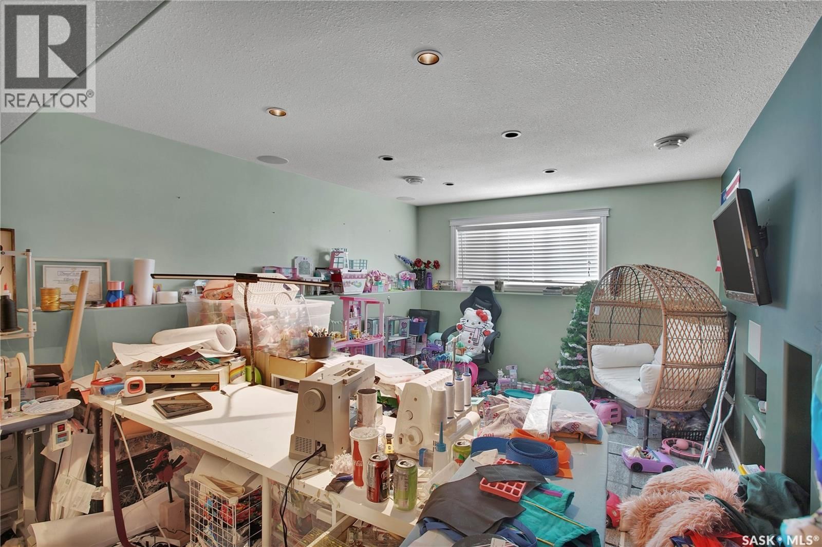 319 CRYSTAL WAY Image 14