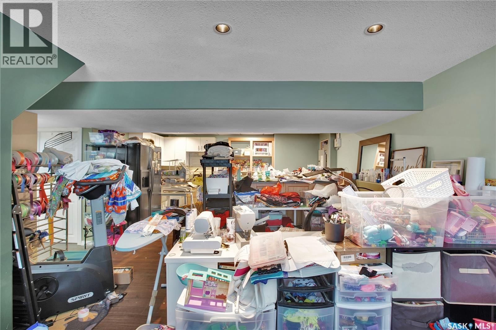 319 CRYSTAL WAY Image 15