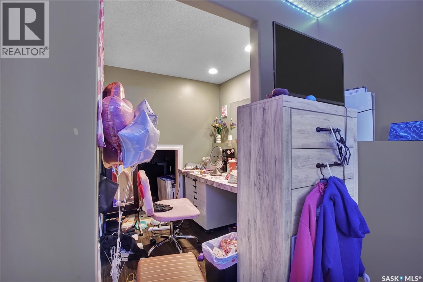 319 CRYSTAL WAY Image 18