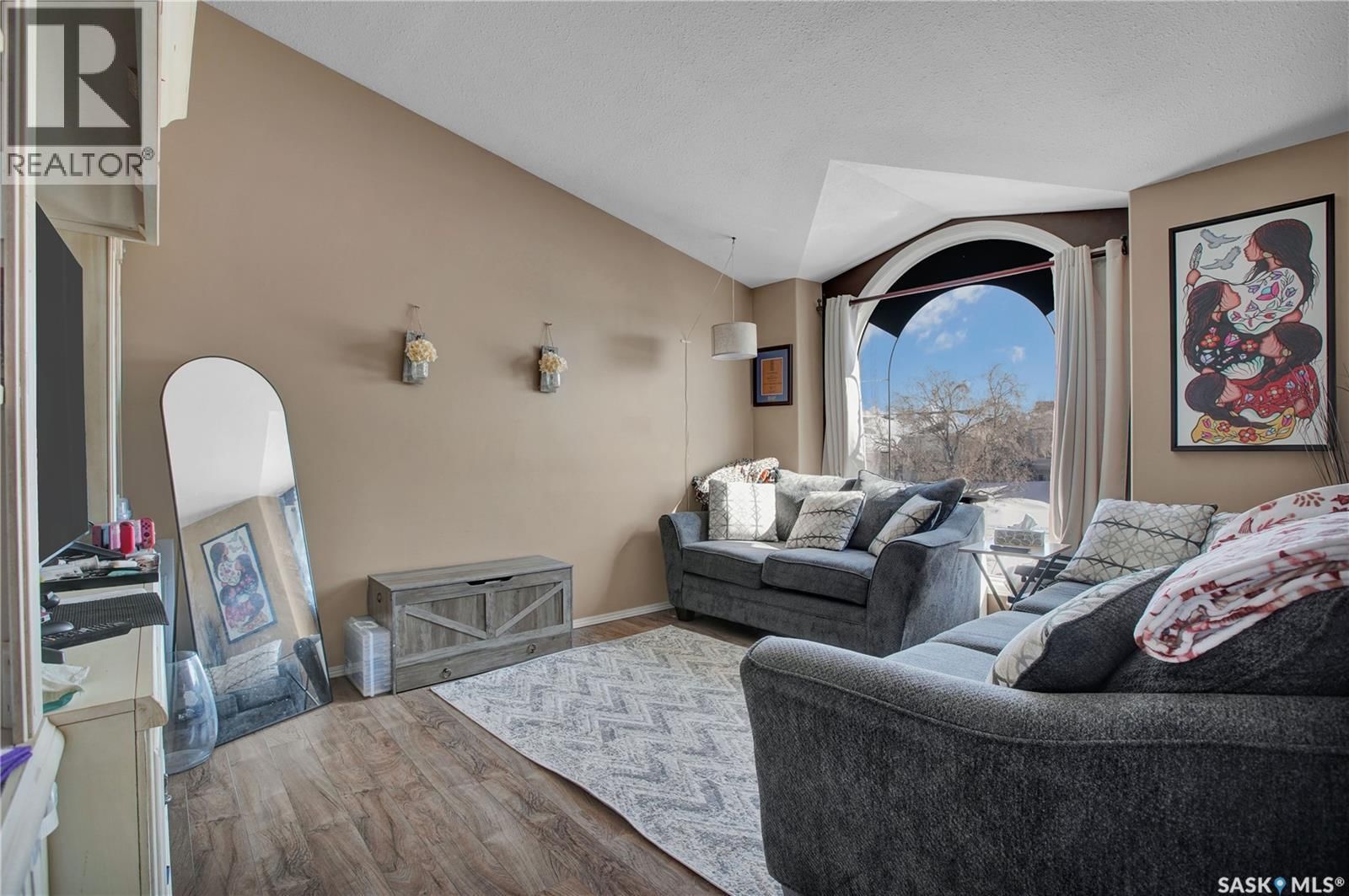 319 CRYSTAL WAY Image 3