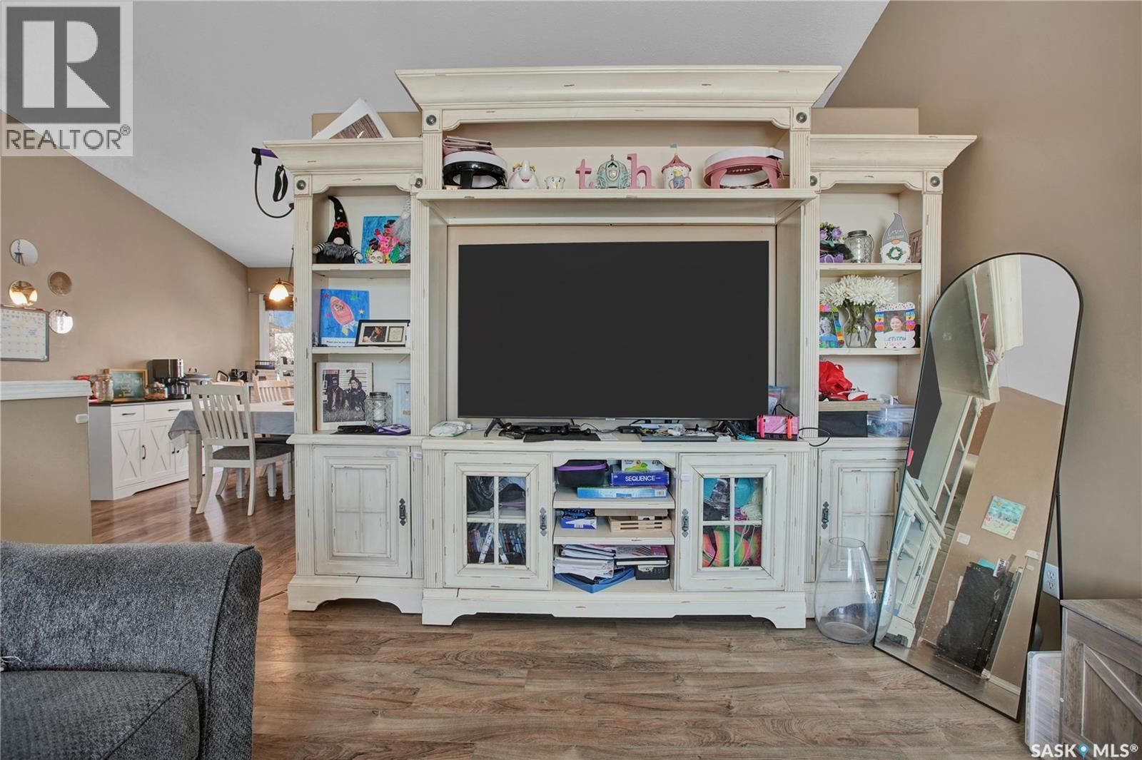 319 CRYSTAL WAY Image 4