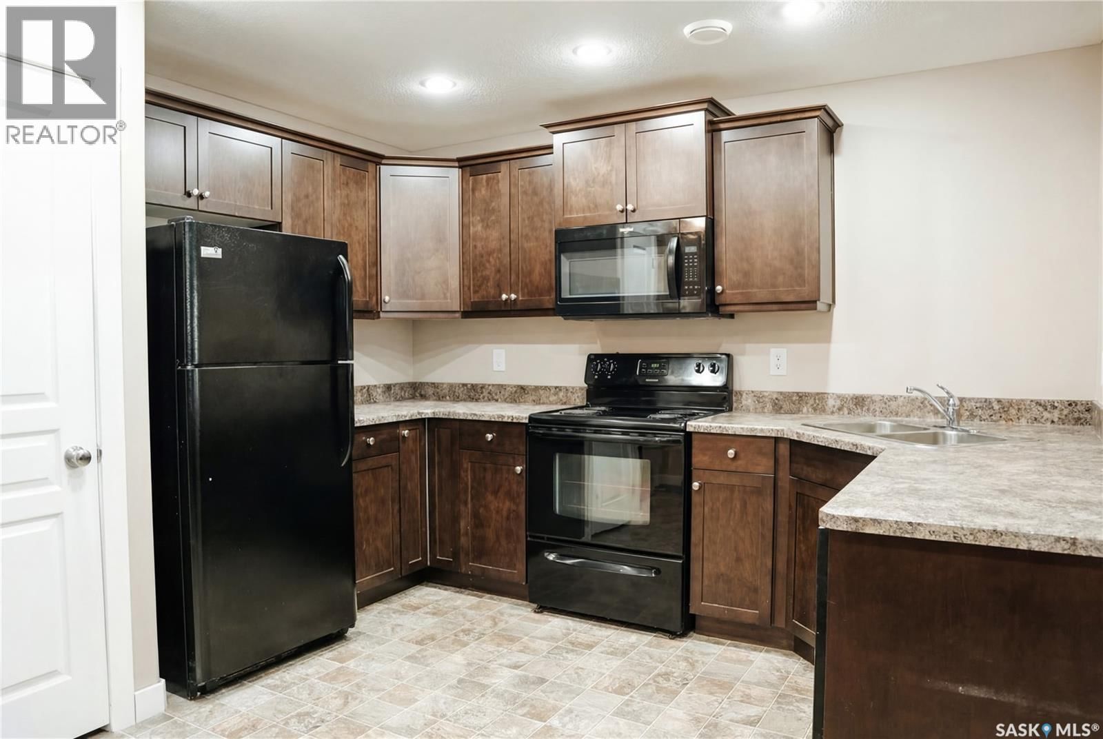 165 MCINTYRE STREET Image 17