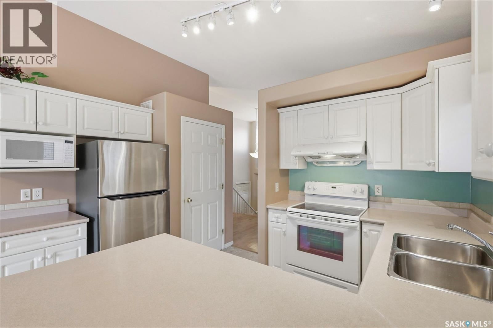 106 LASHYN COVE Image 16