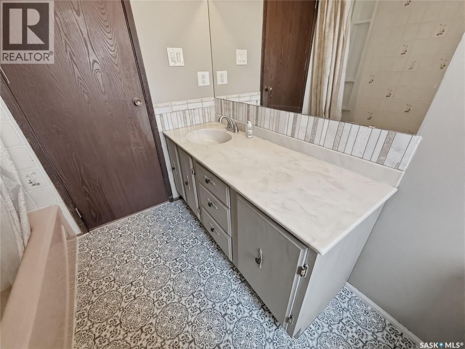 231 ELLIOTT PLACE Image 18