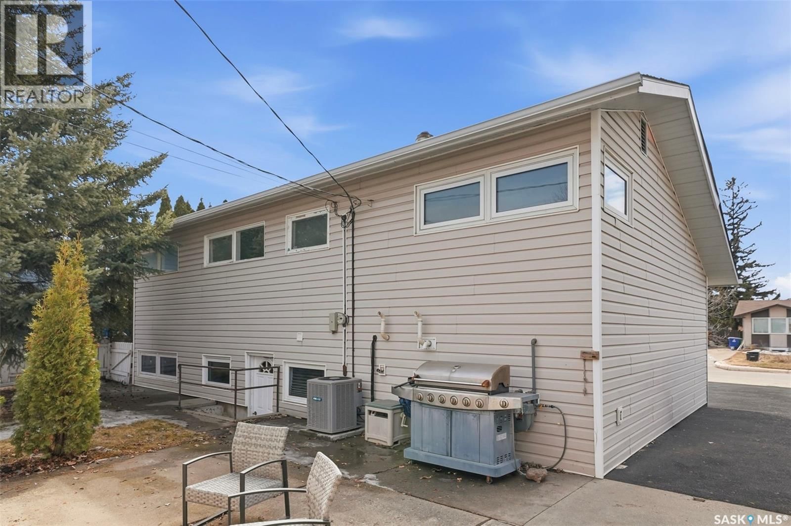 27 LINDSAY DRIVE Image 32