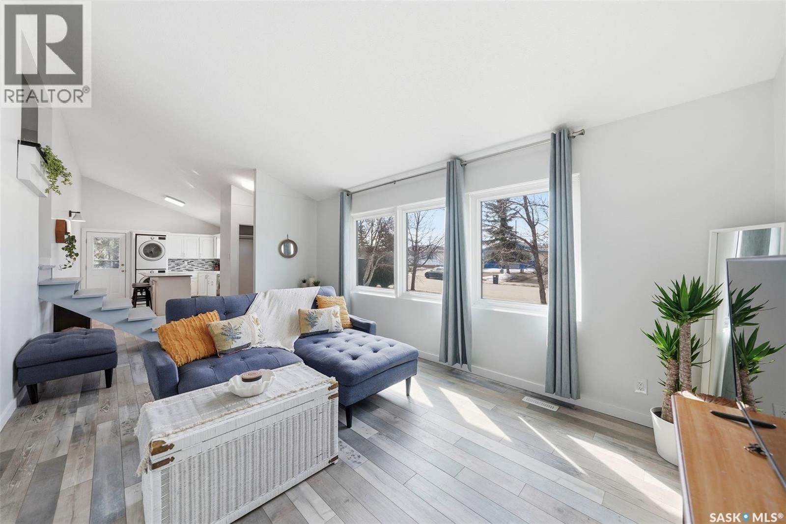 27 LINDSAY DRIVE Image 8