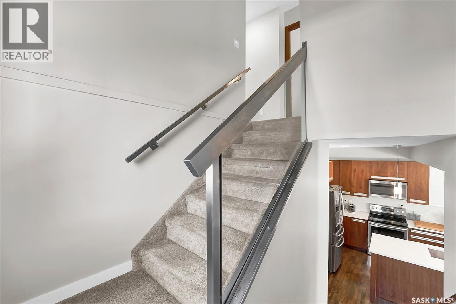 611 PICHLER CRESCENT Image 13