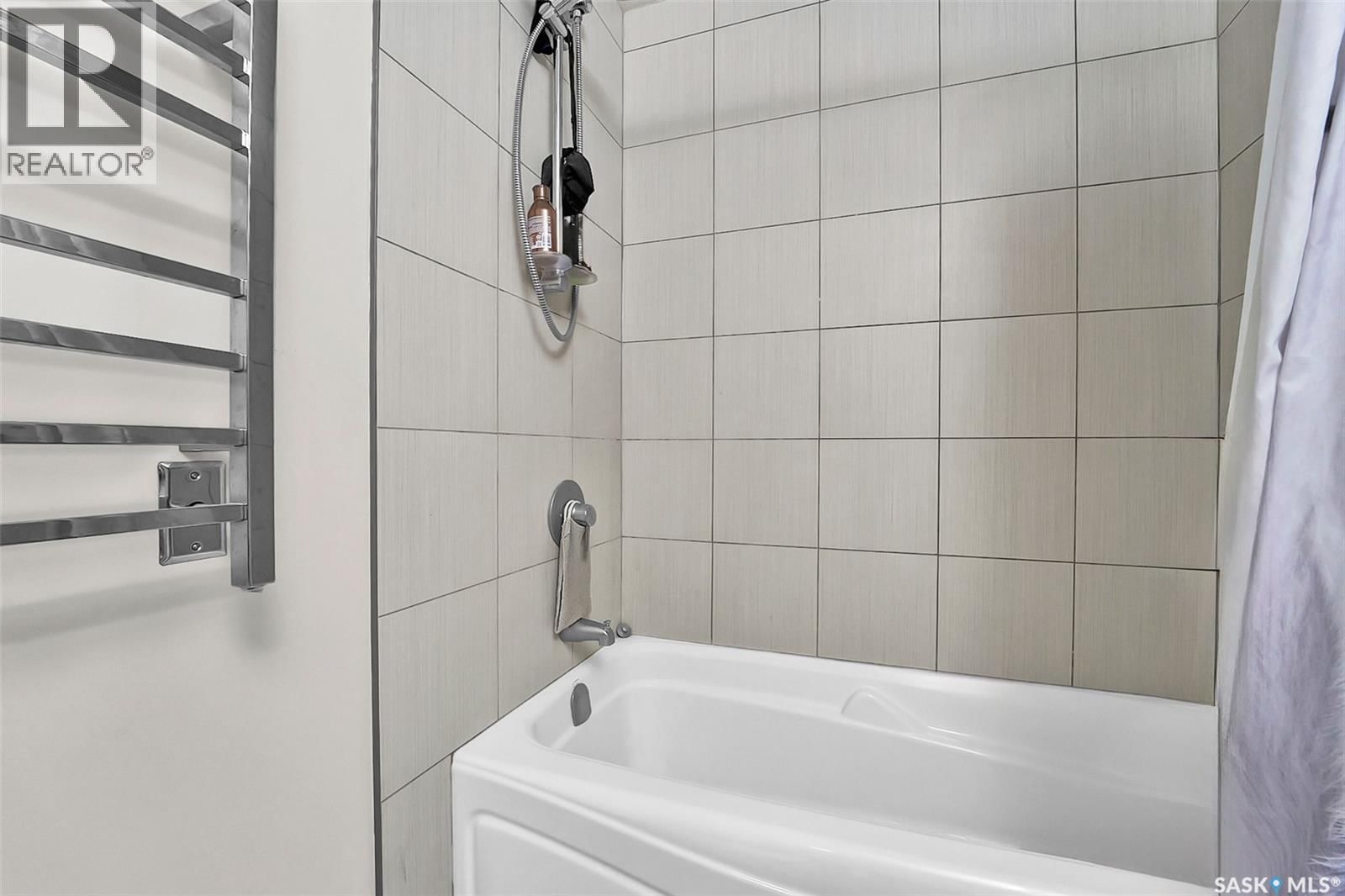 611 PICHLER CRESCENT Image 18